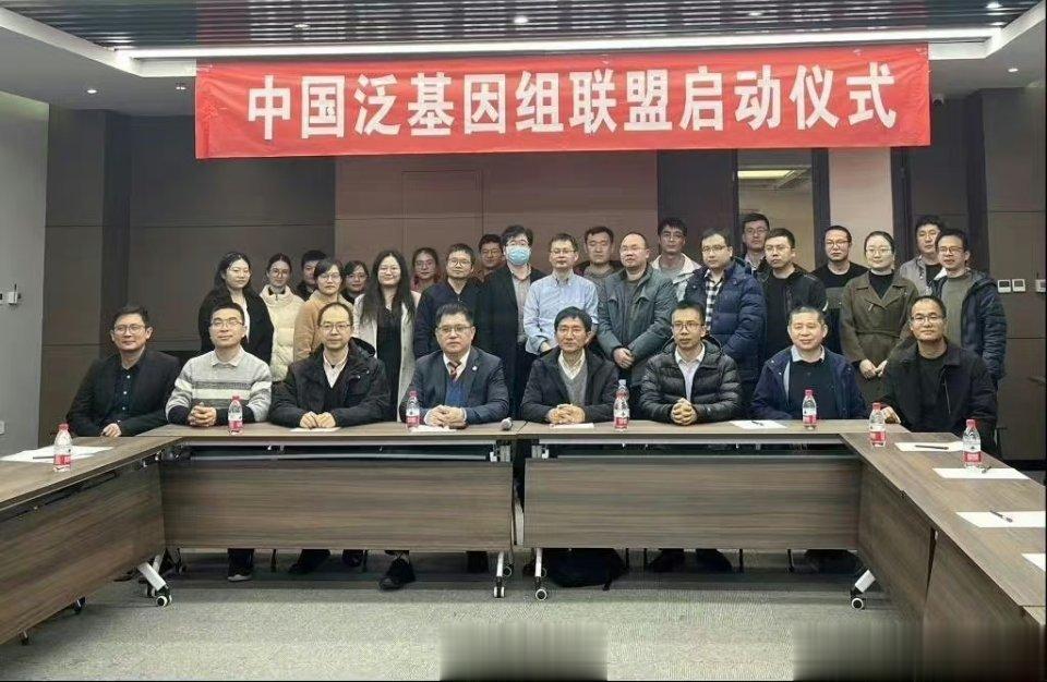 #美总统候选人称美正收集中国人DNA# 这是美国一直在干的事，小肯尼迪算是一个厚