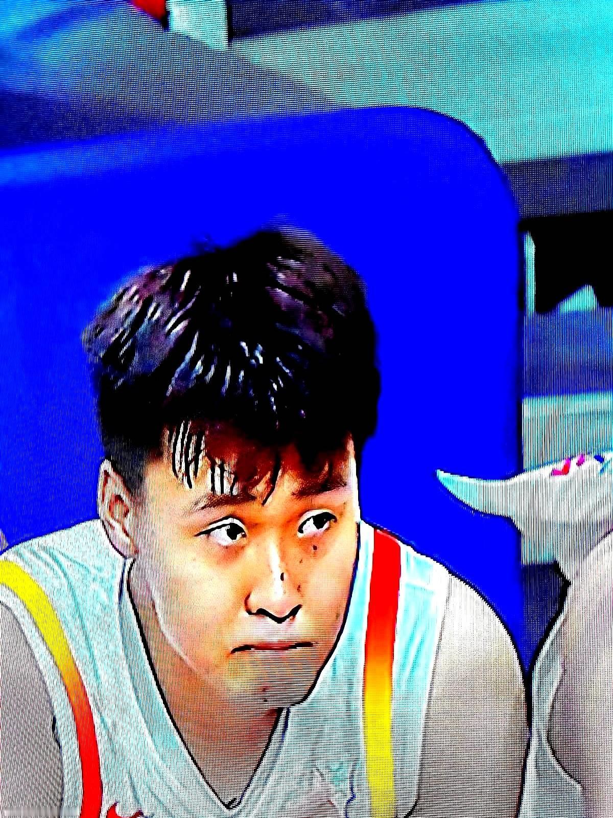 郭士强这操作，真是又大胆又暖心。

他为防赵睿受伤让其替补，胡明轩首发砍28分，