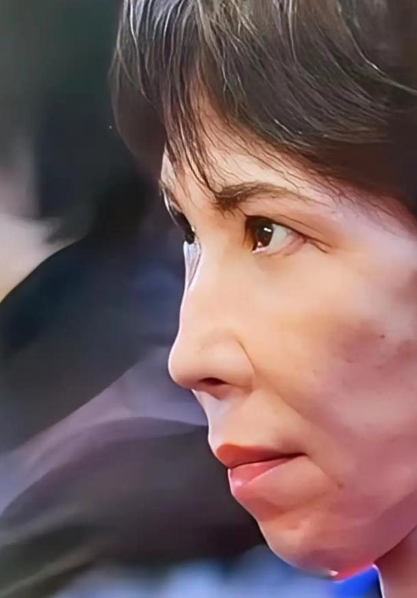 高市早苗，一个极端的日本右翼分子，当选为日本首相。其实，这也是好事。我们不怕她制