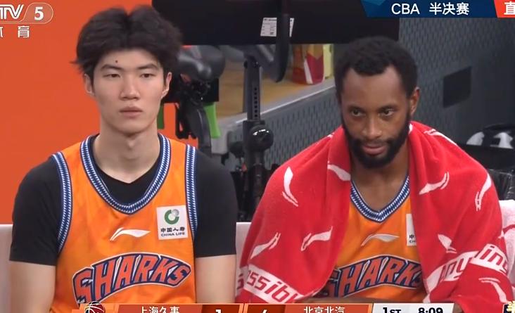 外线终于投开！上海半场42：42北京，篮板球狂输、古德温千万别被弃用了！

5月