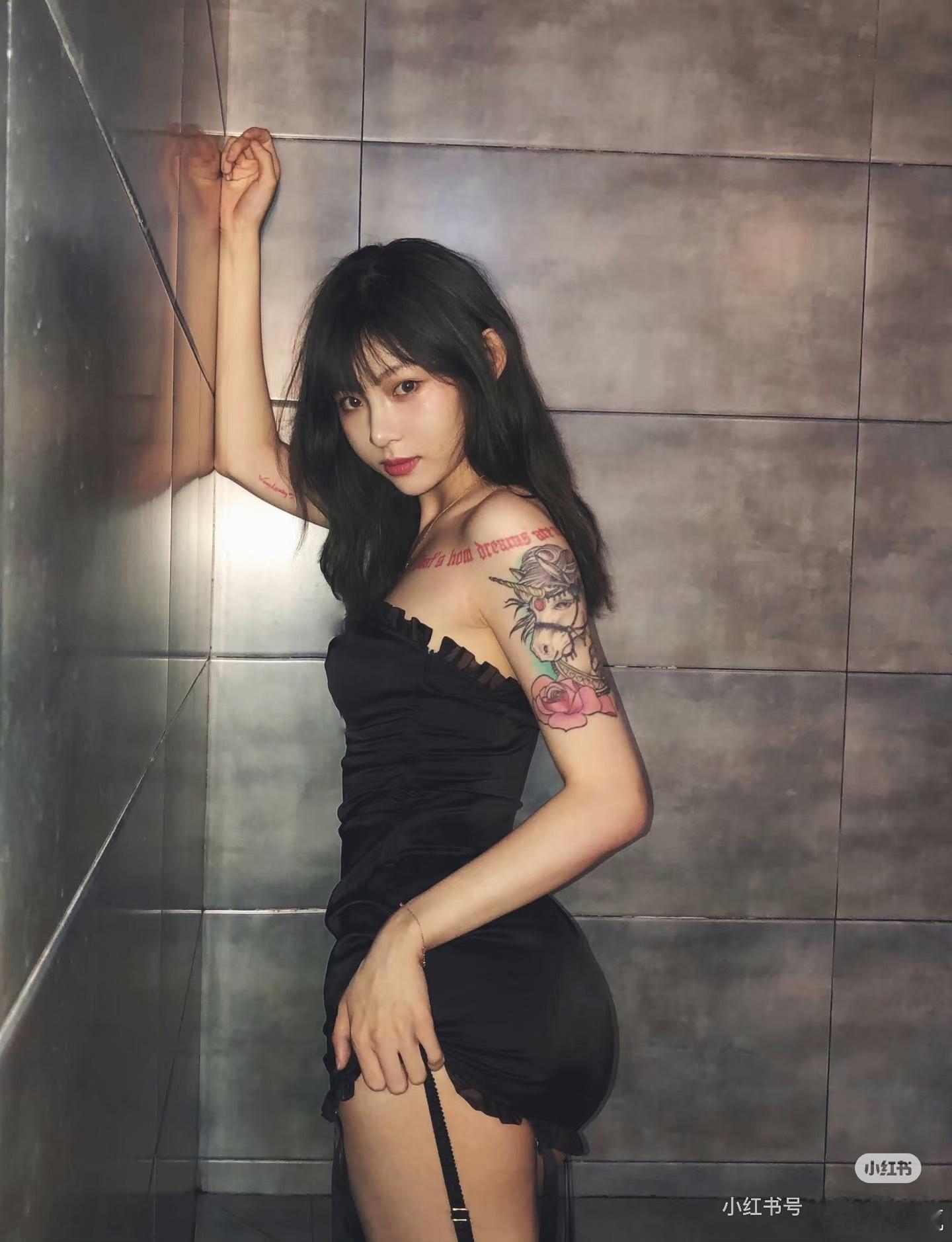 看过那么多女网红，痞幼是我觉得看起来最舒服最自然的一个。早期虽然有点擦边，不过现