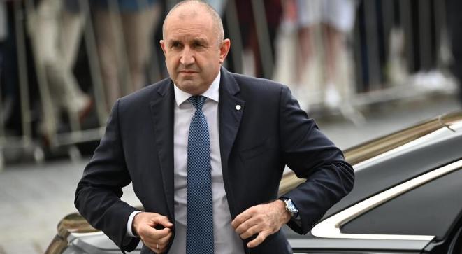 保加利亚总统辞职。

根据保加利亚宪法第97条，提前终止总统和副总统权力的选项之