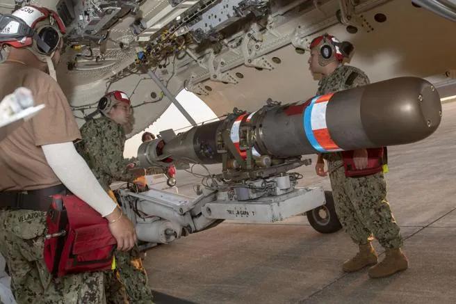 美批准向新加坡出售P-8A反潜机与鱼雷

美国“国防安全合作局”20日宣布，国务