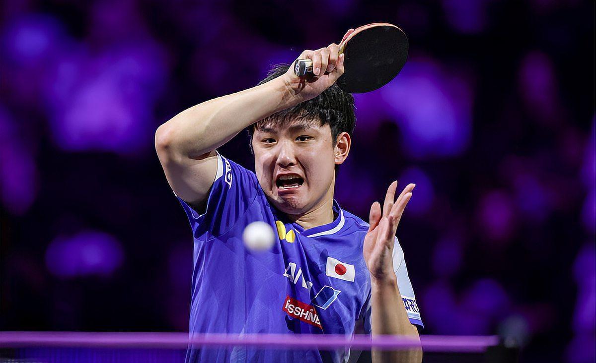 刚刚结束的法国蒙彼利埃乒乓球赛男单16强赛，日本选手张本智和对阵法国大勒布伦。前