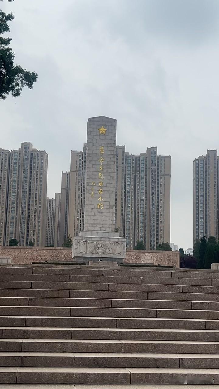 上联:上上下下上下不易，有请下联里里外外里外堪忧