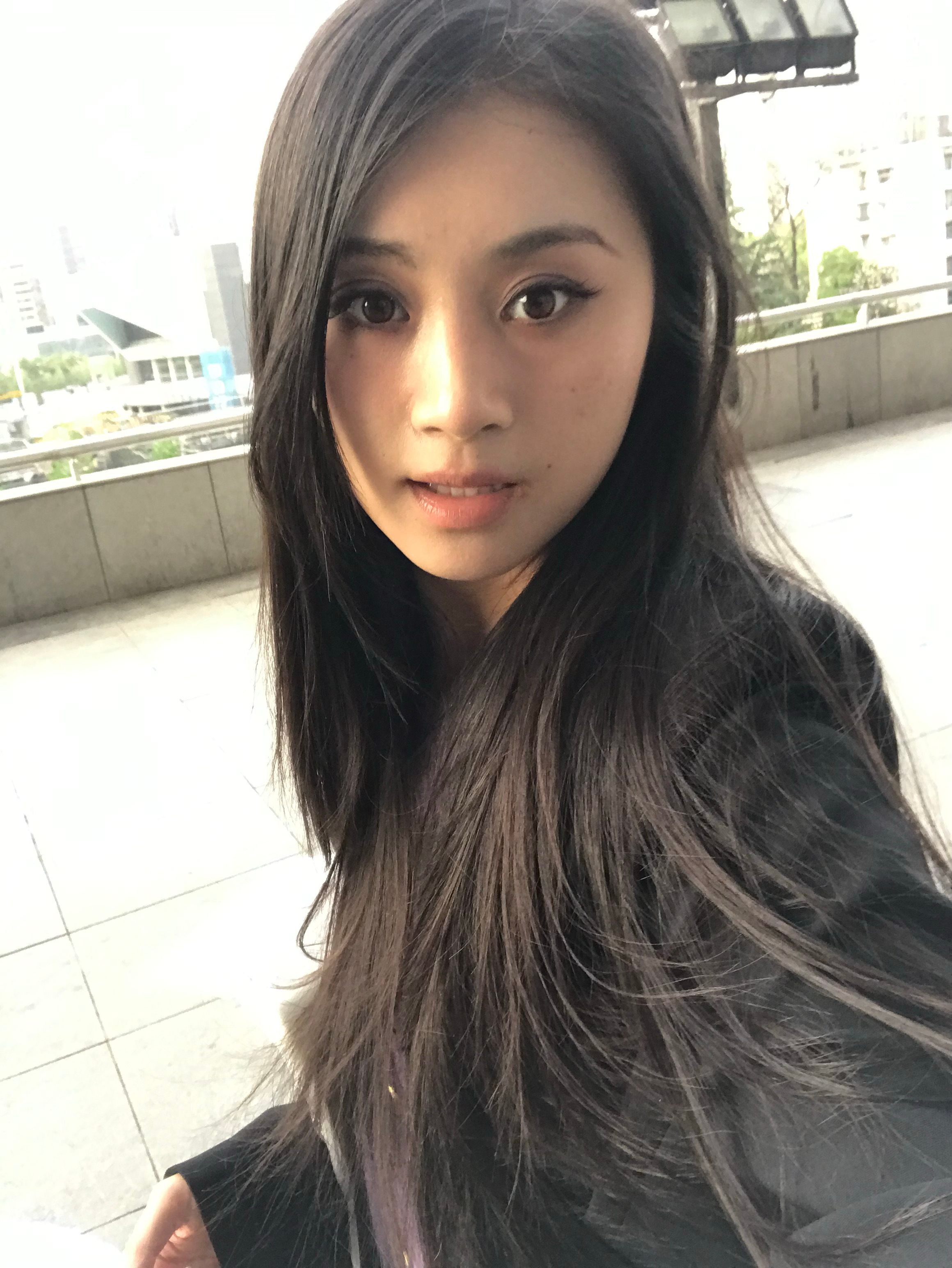 今夜化了美美的妆～ ​​​