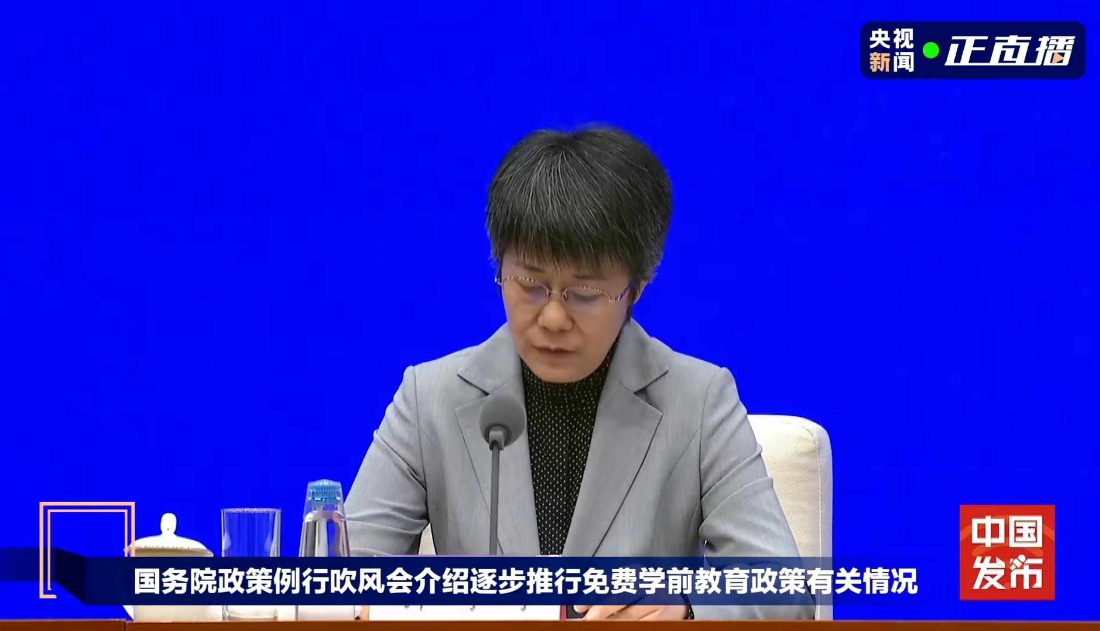公办民办幼儿园均可享受免保教费 没理解错的话，大班(包括公私园)学费免除，只需要
