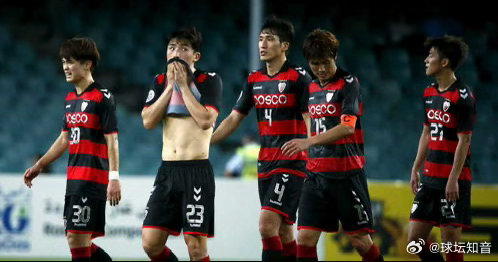 002 韩职 浦项制铁VS江原FC足球         浦项制铁新赛季还未尝胜绩