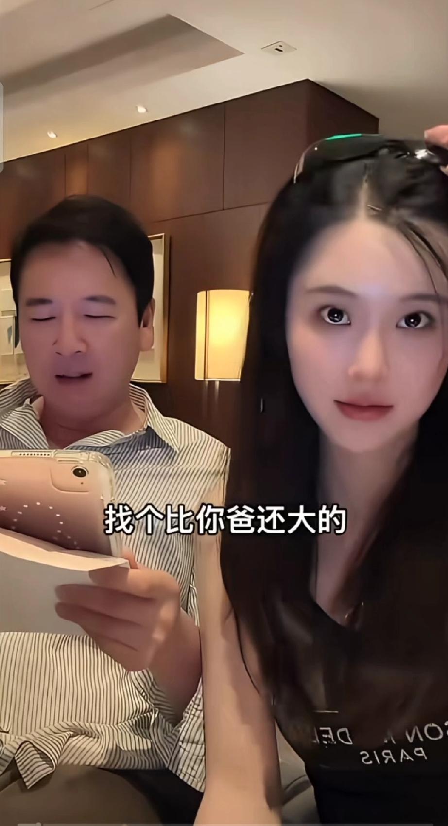 赖文峰直播间高情商的回答，怼的粉丝哑口无言，又把楚玲拿捏的死死的！

赖文峰在楚