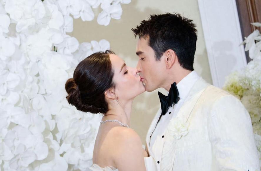 五天前，泰国演员 Nadech 与 Yaya 的第三场婚礼在曼谷落幕，差不多半个
