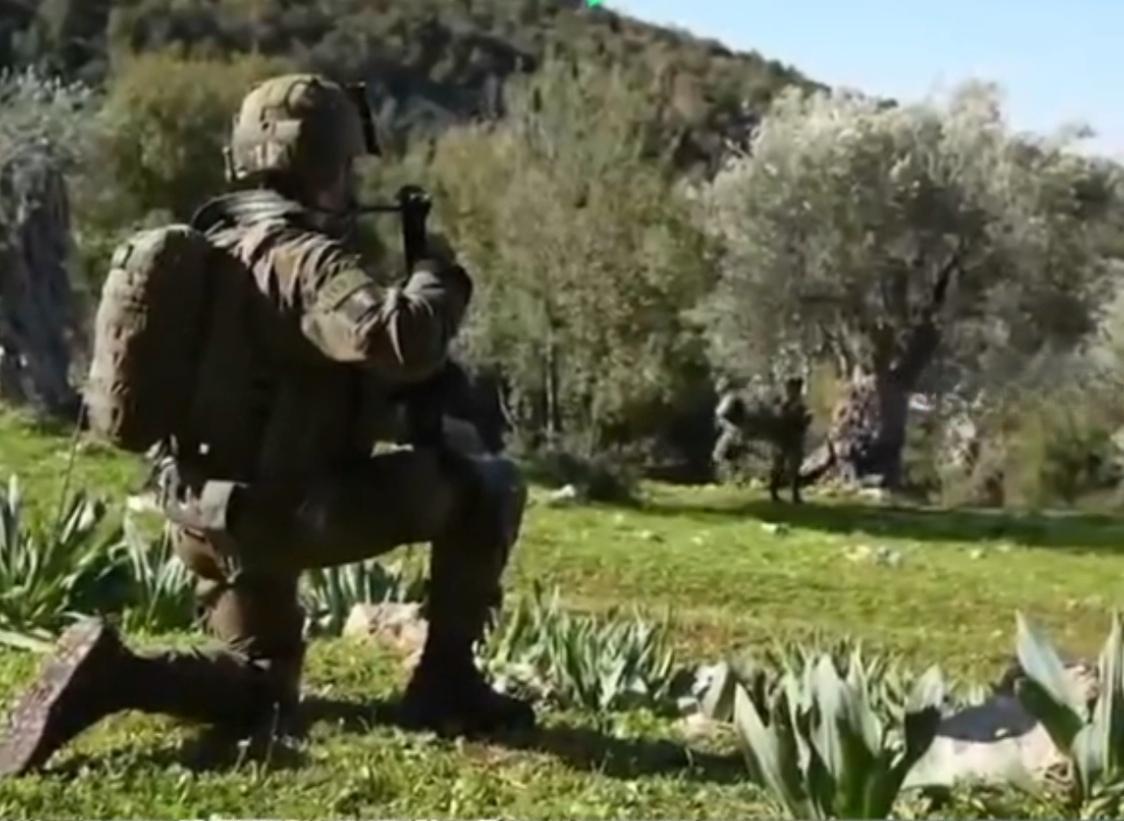 嚣张！以军持枪扣押CNN记者，当面叫嚣：“整个约旦和西岸都是我们的”

  国际