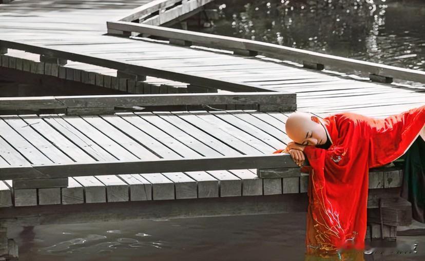 “戒色”，“好色”，“好色之徒”。

说起“色”，会“色变”，
并且默默的和男人