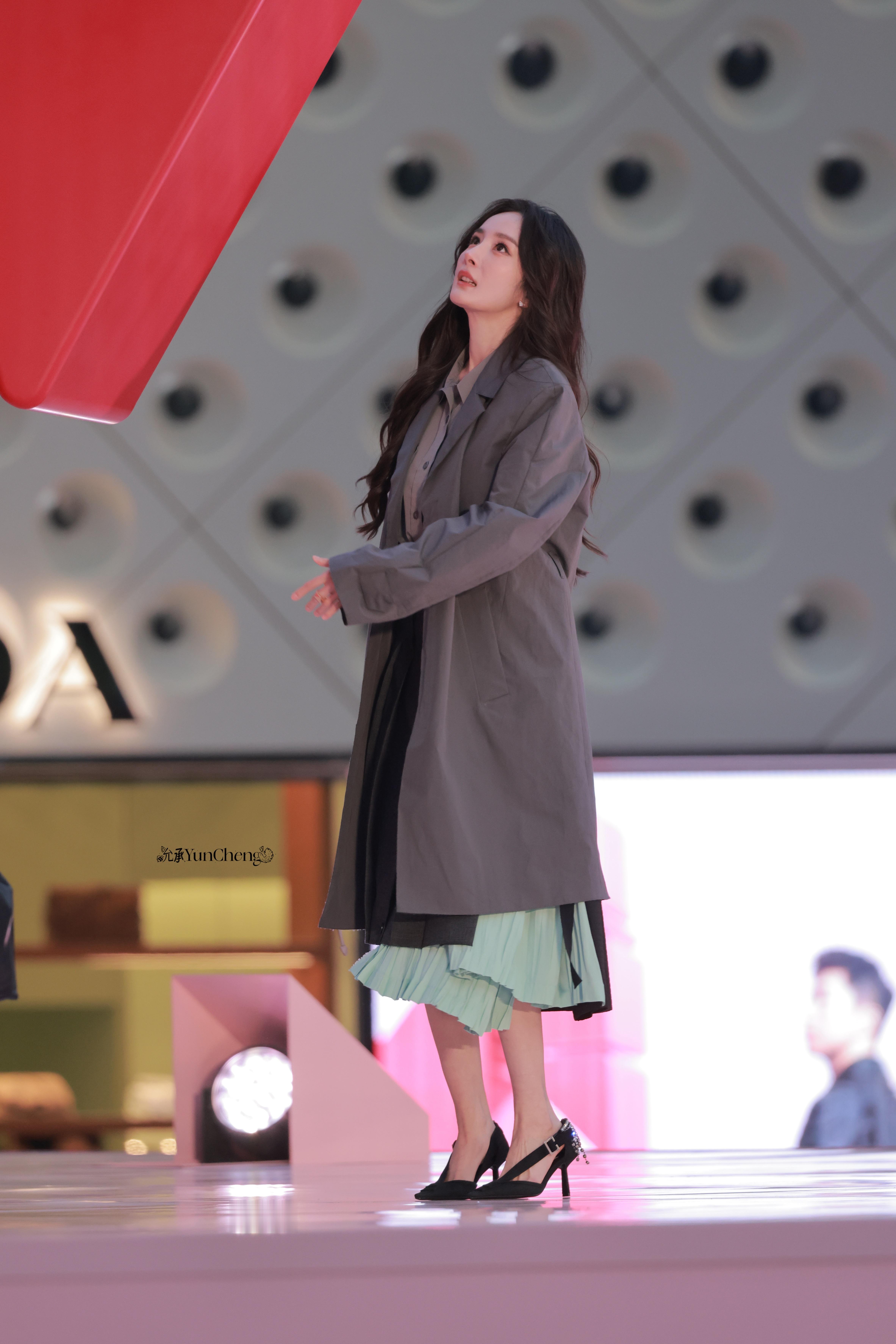 这张生图谁懂，林萧既视感。杨幂徐若晗活动生图杨幂