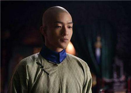 嘉庆皇帝大丧期间，出了一桩令人不齿的丑闻。铁帽子王裕兴在守丧时敷衍了事，竟偷跑回