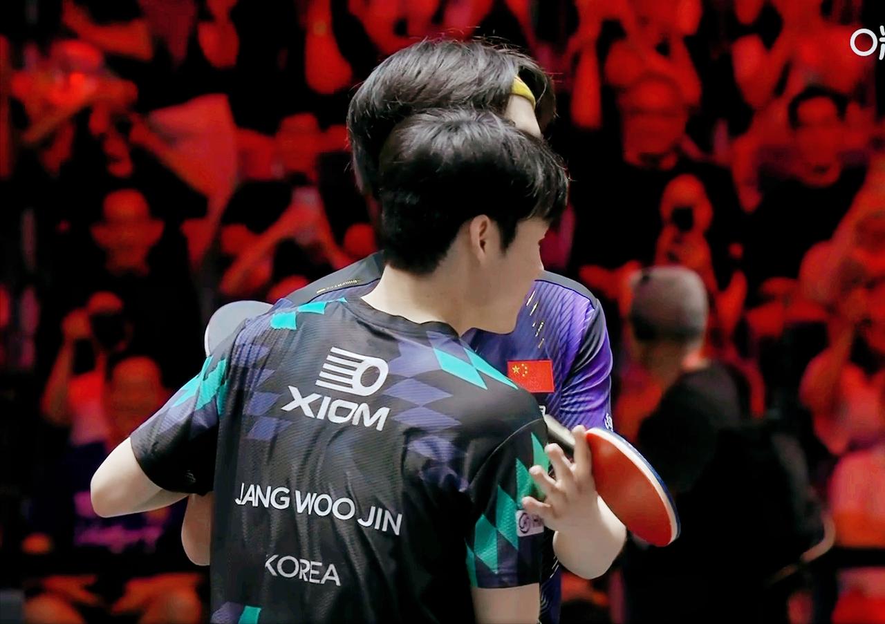 裁判他过分了，居然对王楚钦连续三次判发球违规！
前两次都失败了，
第三次王楚钦干