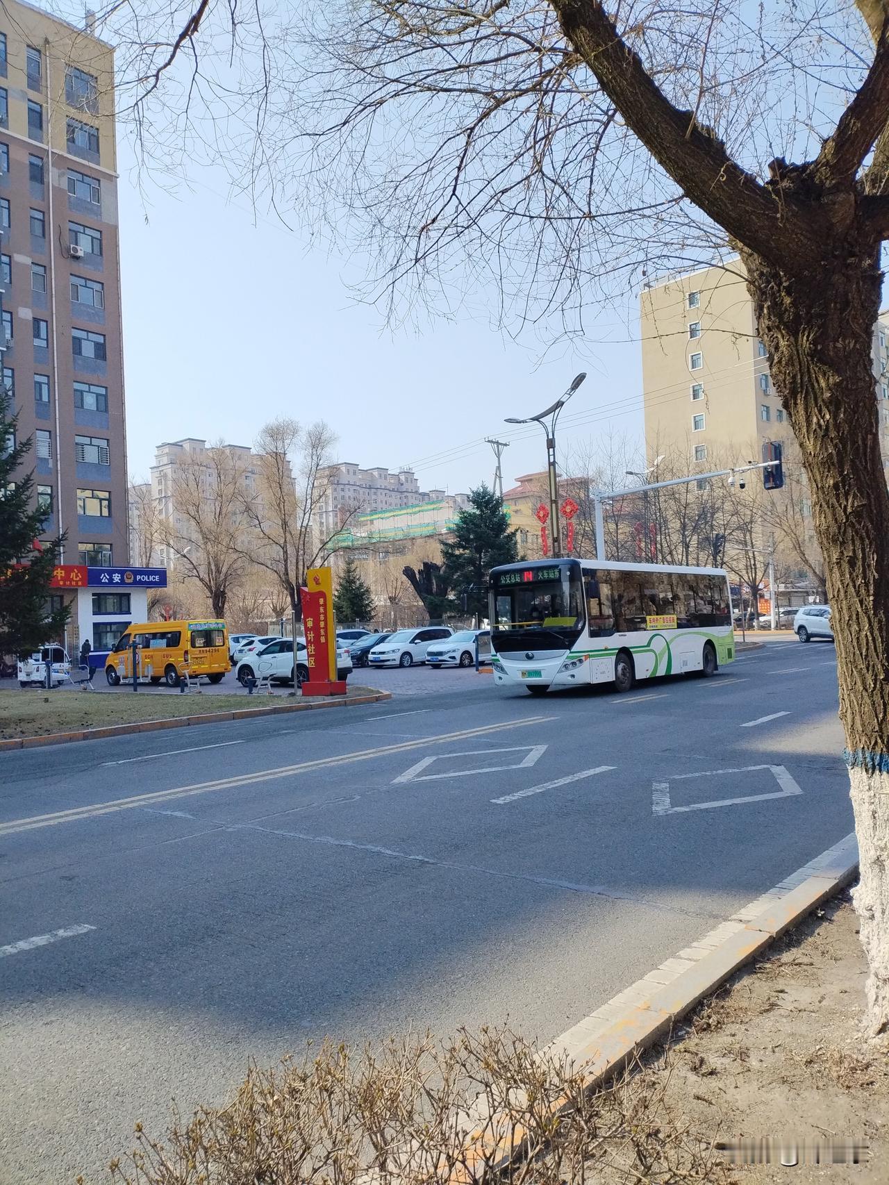 以色列是美国的傀儡吗？不。我觉得恰恰相反。应该说，美国是以色列的傀儡。当前更准确