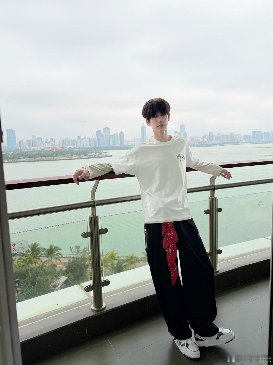 张凌赫  宝贝早呀～我们跨年晚会见～张凌赫｜ 