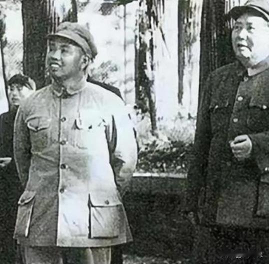 1971年，许世友突然接到毛主席密令：立刻出动两个师，必须将叛徒逮捕。出动两个师