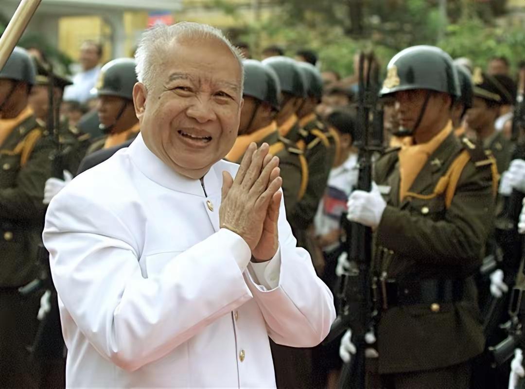 流亡国王在中国住42年！西哈努克与中国的生死之交

1970年3月，被废黜的柬埔