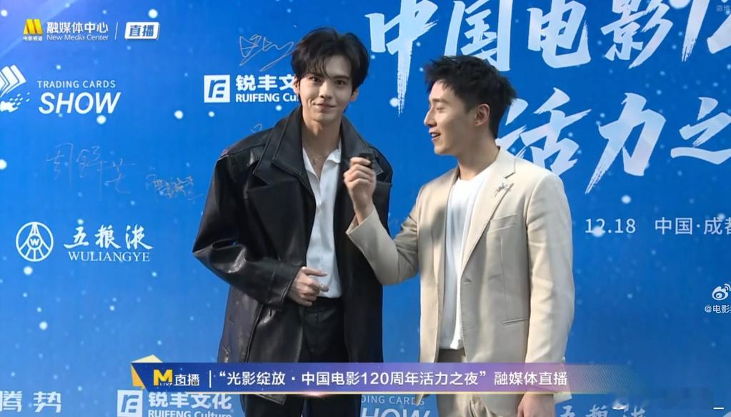 我不行了 老爸发言好人机啊啊啊啊 