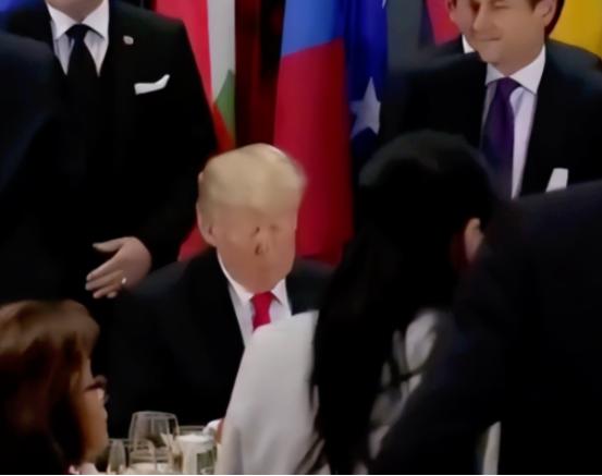 美国媒体直接放出79岁特朗普的健康猛料，据说是白宫高级官员亲口爆料的，看完真的惊