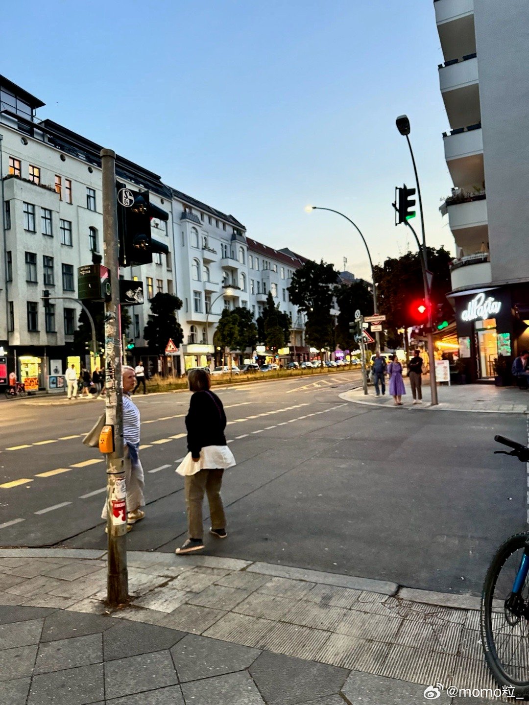 王嘉尔被错认成日本人的反应 以前出国旅游被老外问是不是日本人，我还以为他在挑衅我