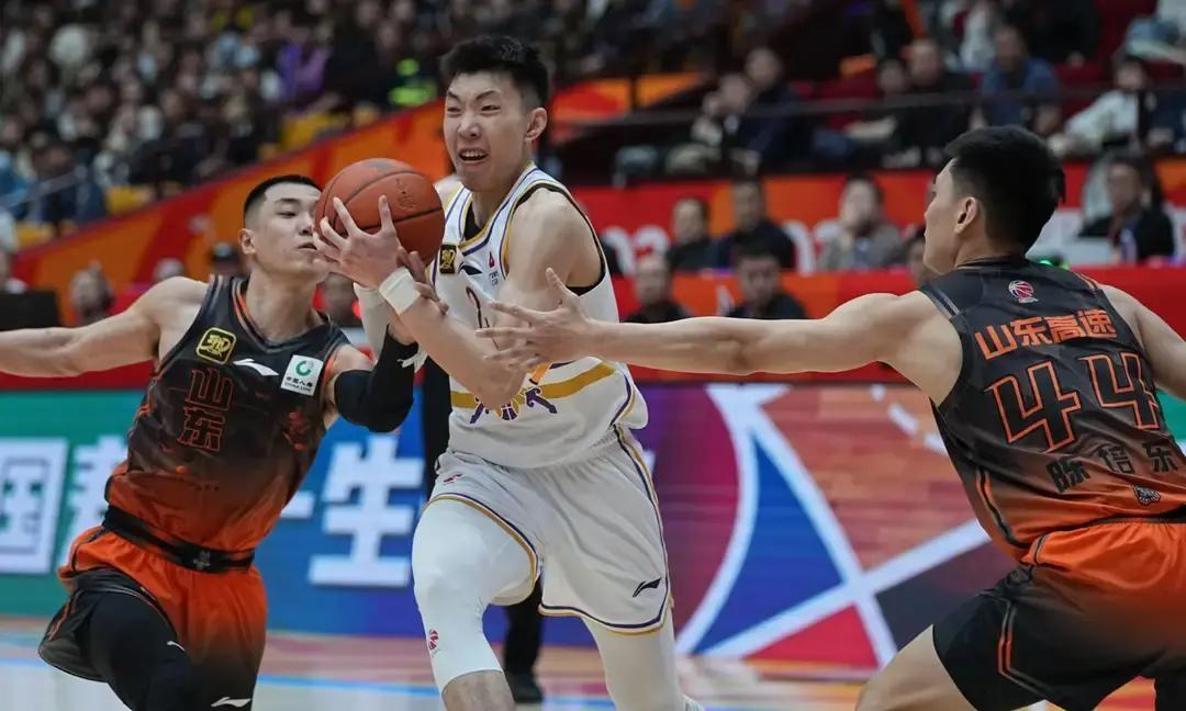 张庆鹏赛后一句话，揭了北控最痛的伤疤。
 
廖三宁赛后坦白：更衣室里，我们都知道