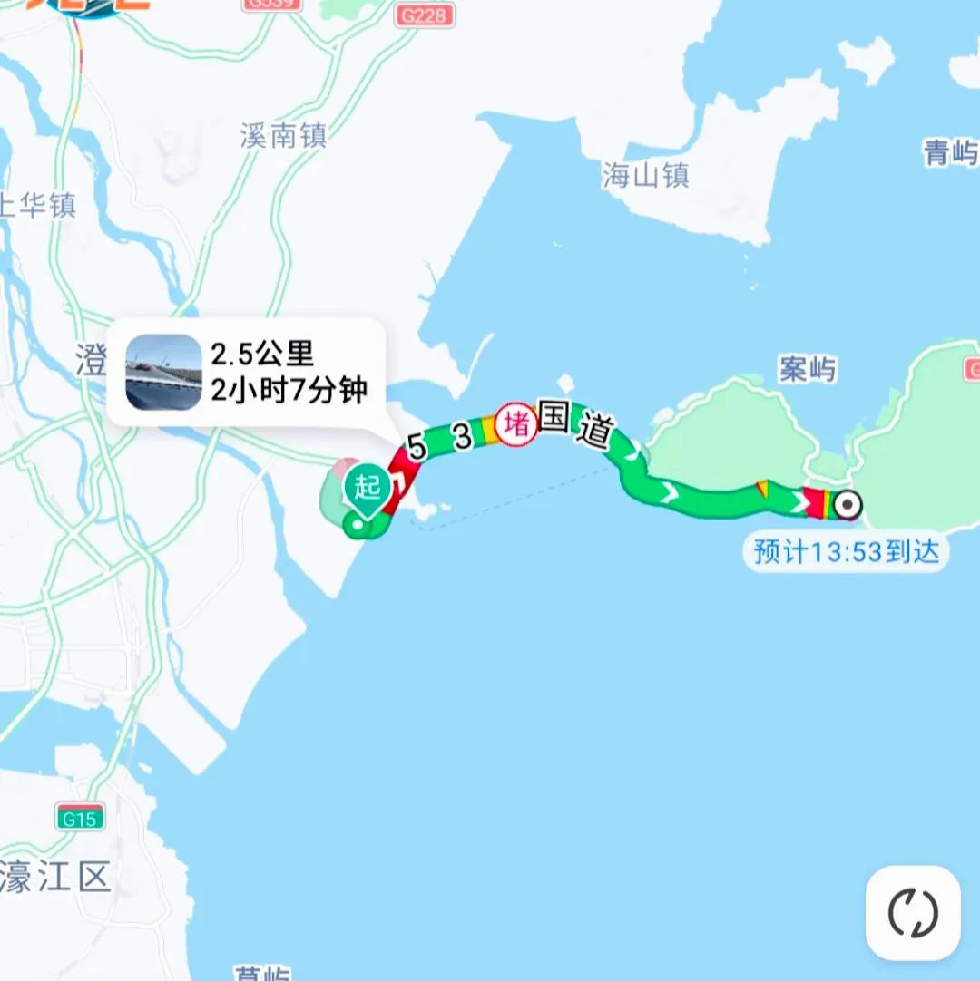 南澳停留车辆已达一万辆，建议改道去东山吧！外面排队进岛的人流量比去年国庆回来的还