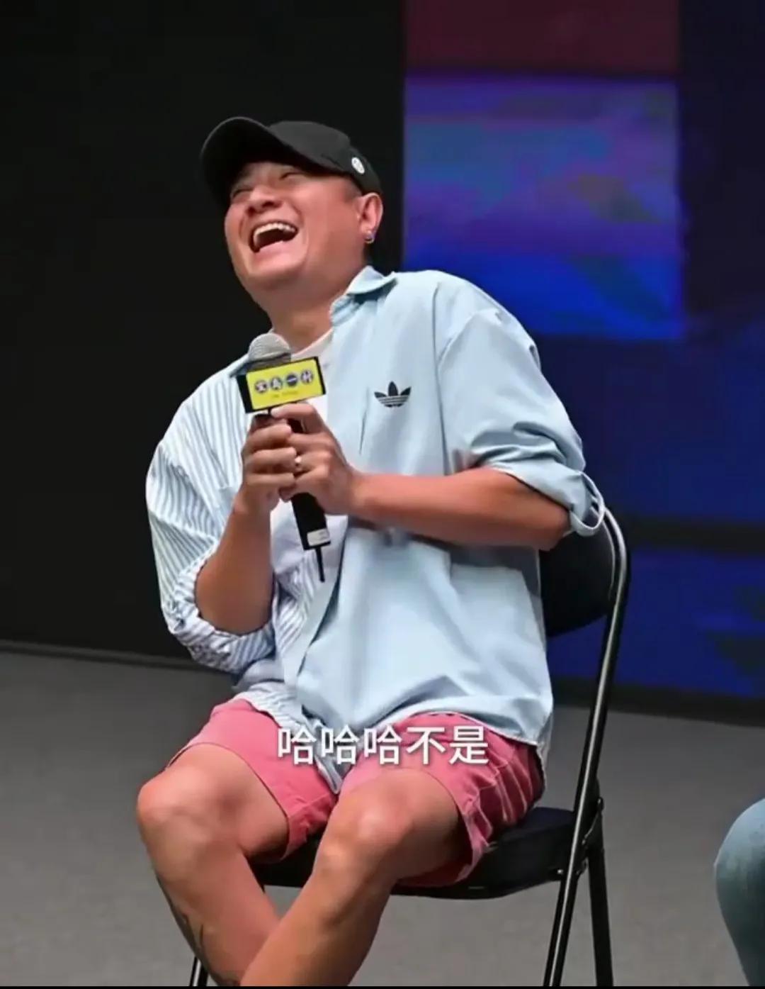 久违现身的著名演员文章发福了！现在很少看到文章的新剧了，也很少出现在大众视野，前