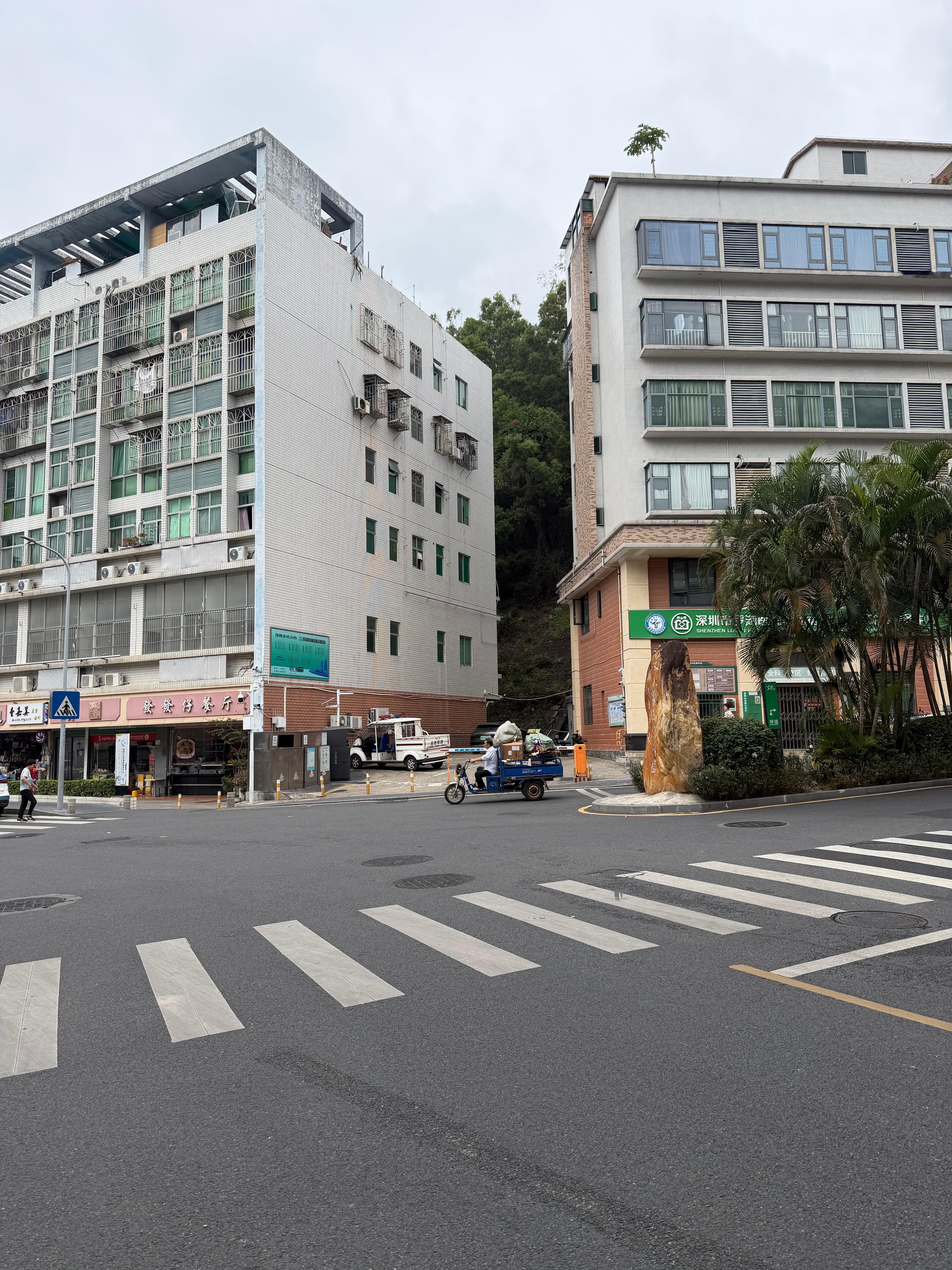 没看错的话这是一台S9T吧，村里人真会选车[偷笑] ​​​