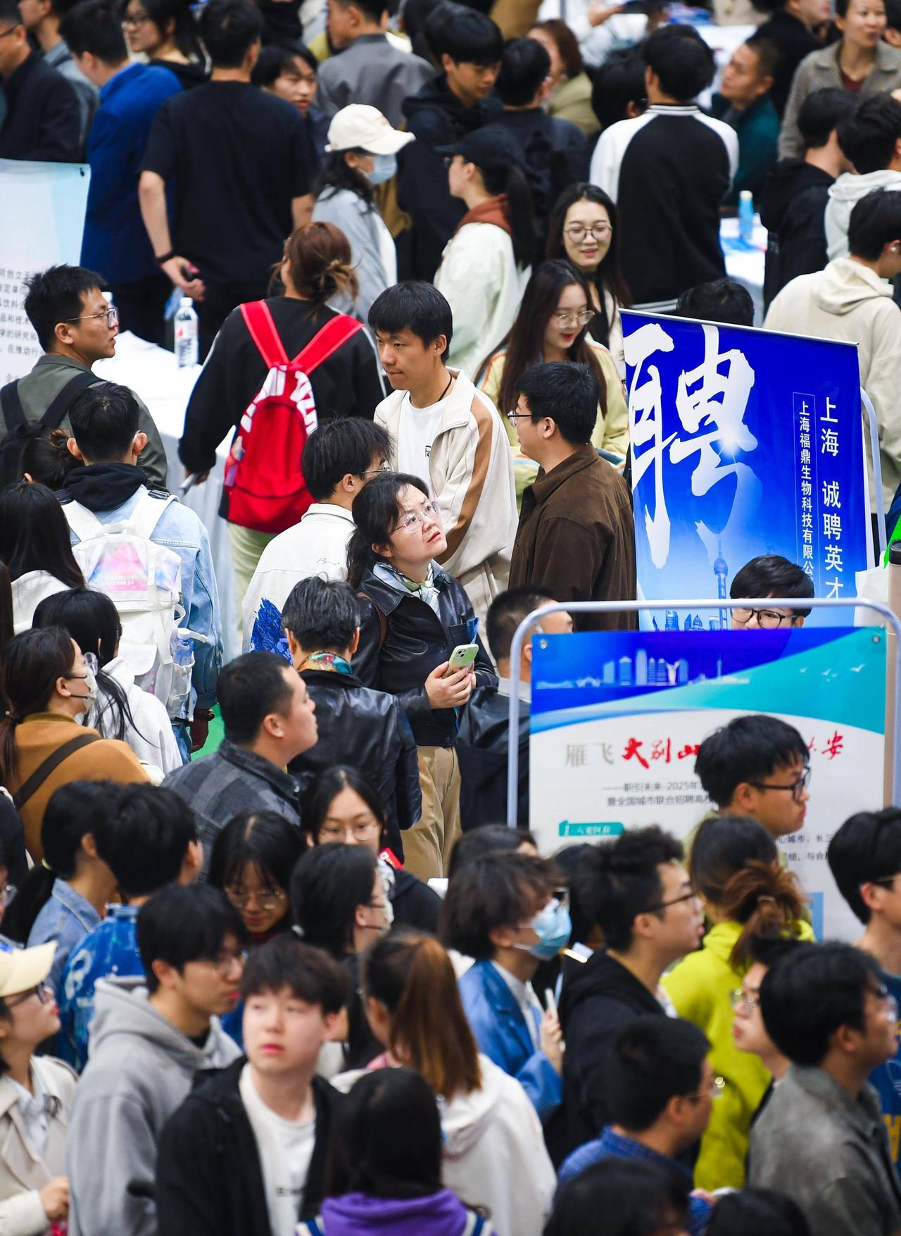 1270万毕业生遭遇最难就业季：学历不值钱了，出路在哪？
咱们老百姓常说“毕业即
