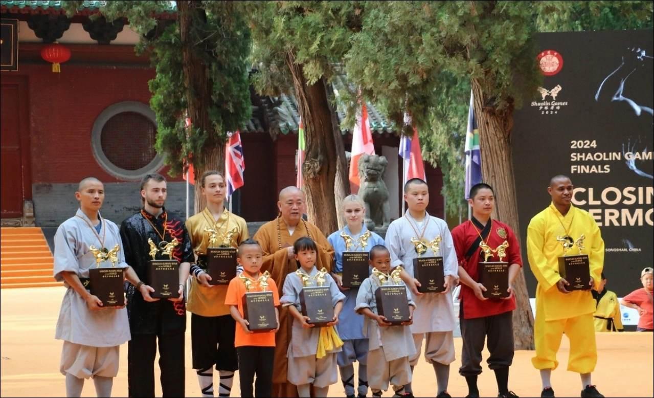 释永信师父为少林禅宗文化发扬光大竭尽全力，却也收到各种非议，成为佛教界最受争议的