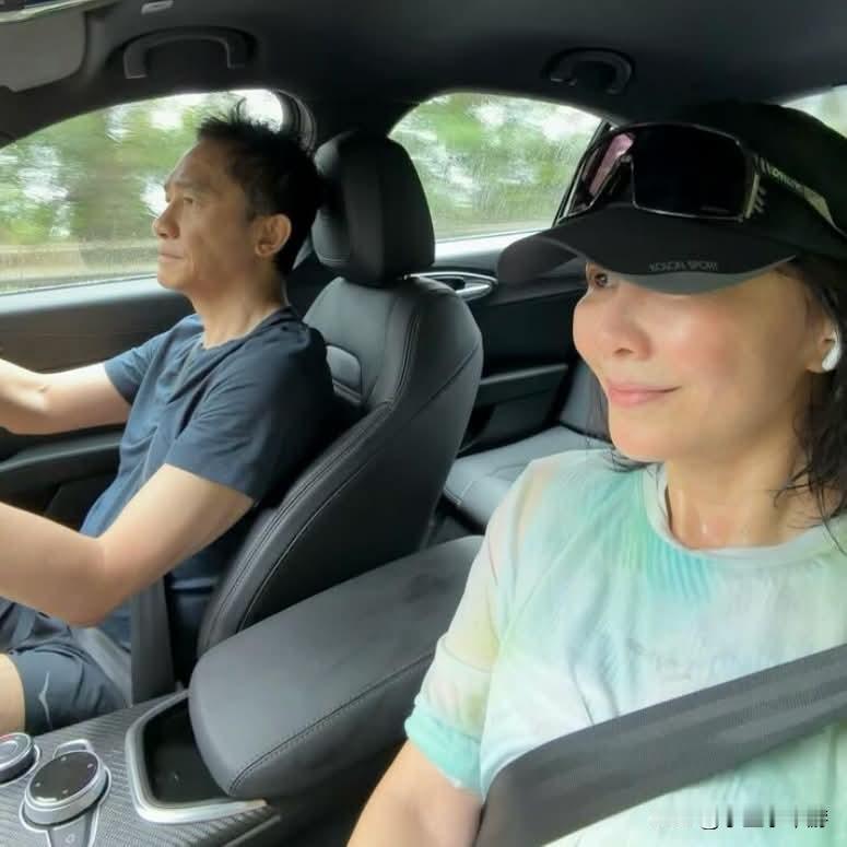 【刘嘉玲晒“副驾视角”曝光梁朝伟！网友：这个可以免费看吗？】
 
64岁香港影帝