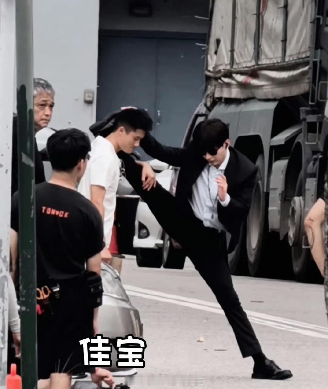 成毅  大长腿
