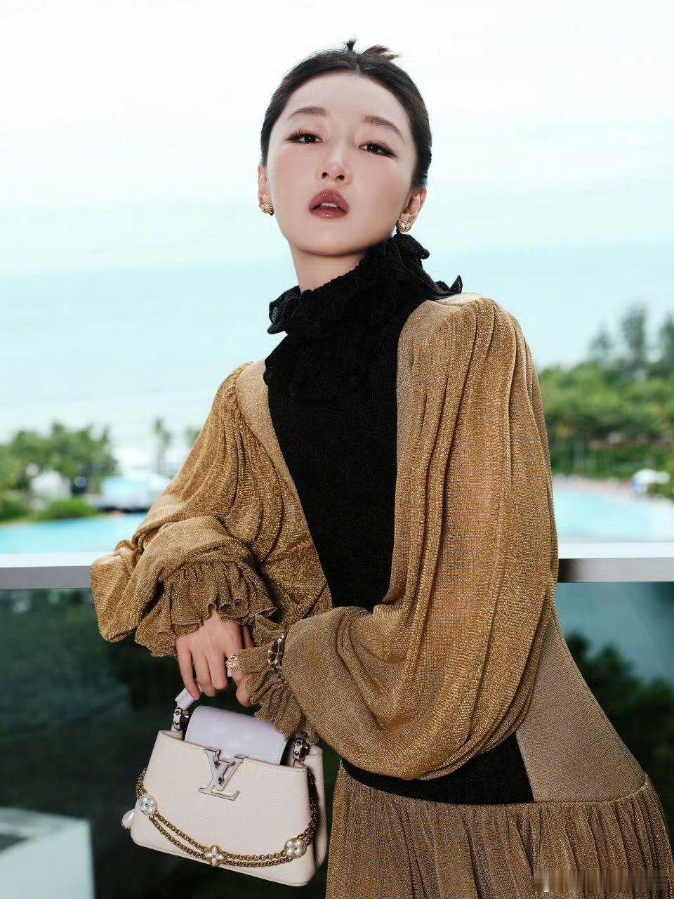 周冬雨 奇思妙想聪明的小羊 视频里可可爱爱的影后，看的嘴角不自觉上扬哈哈哈，就这