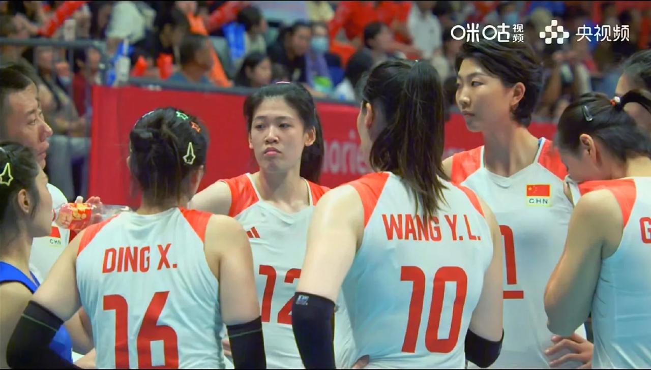 中国女排3-0韩国，
杭州亚运第三胜，
第一局打的韩国人都失配两次，
第二局开始