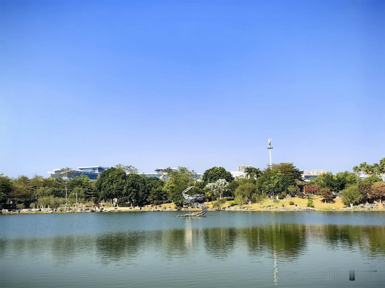 偶尔发发呆，也是低成本的养生方式

每天主动放空5到10分钟，暂时隔绝短视频、琐
