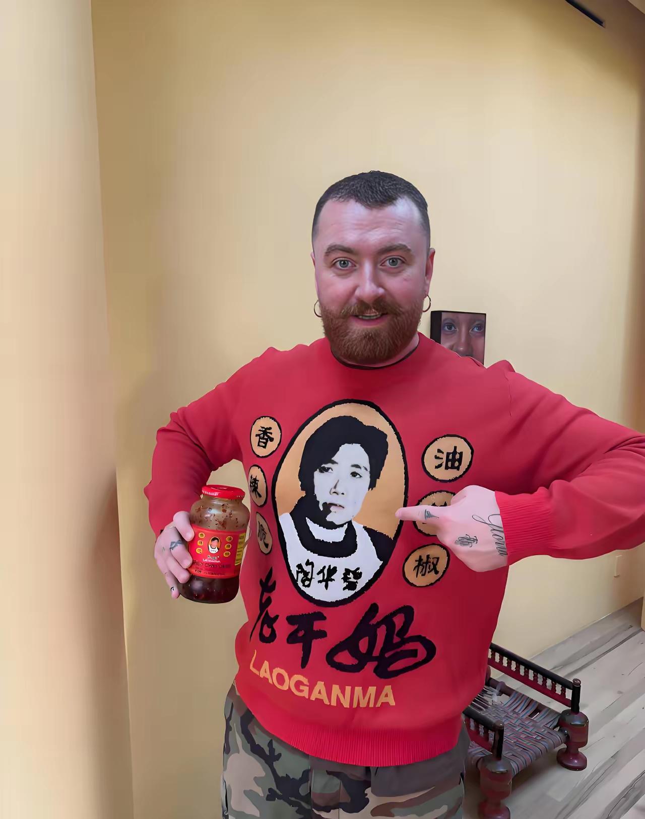 这位格莱美得主和奥斯卡获奖歌手盛赞“老干妈辣酱”是“拯救食之无味早餐”的神器，表