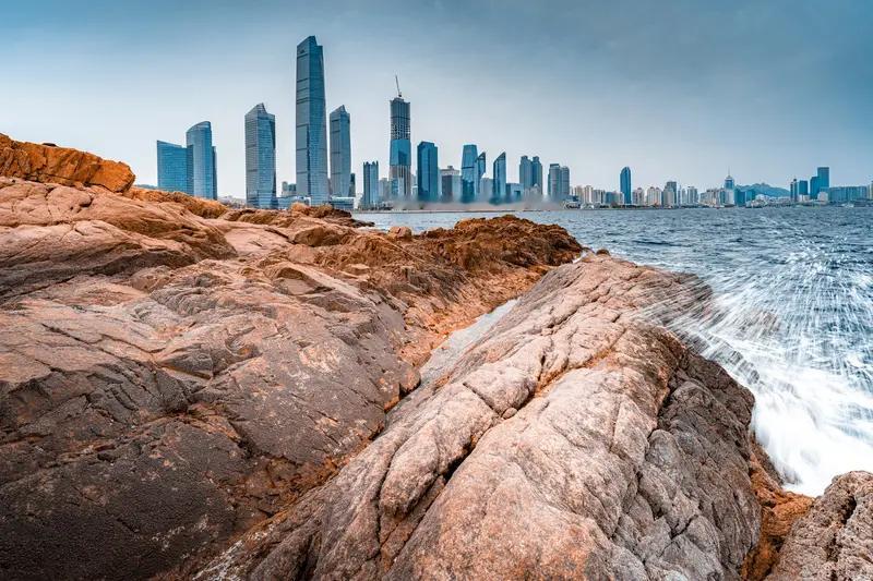 各主要城市三季度经济数据一出，“北方第二城”的排位有了新看头。前三季度青岛GDP