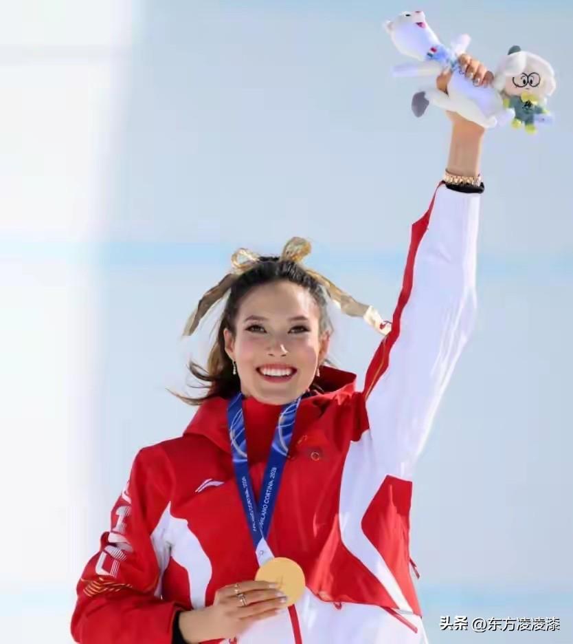 虽然谷爱凌长得像“外国人”，接受的也是美国教育，但是她受中国文化的影响是最大的，