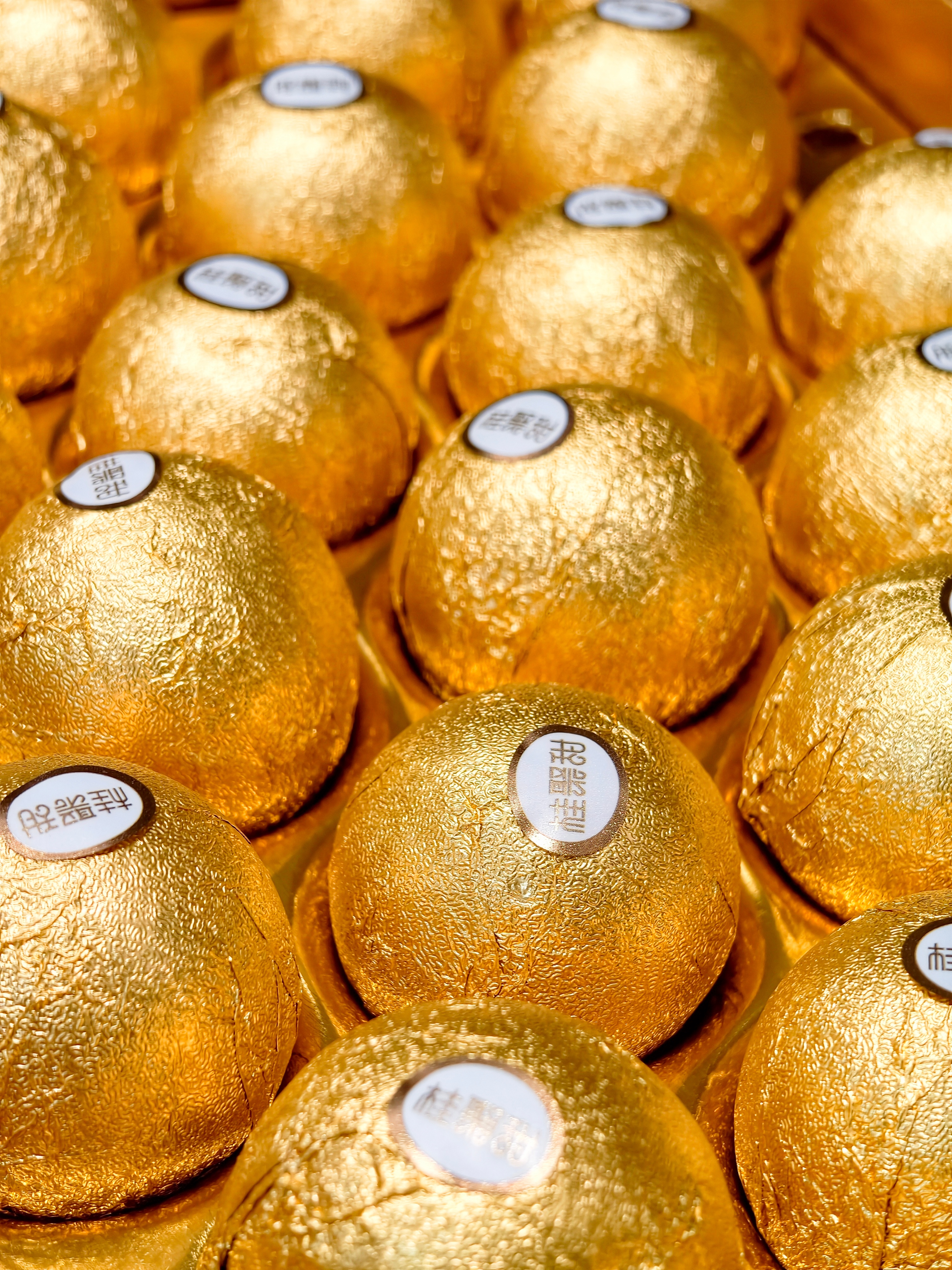 感谢老板！这是超级大个的“费列罗”融安脆蜜金柑！打开包装我都惊了，包装太闪了！漂