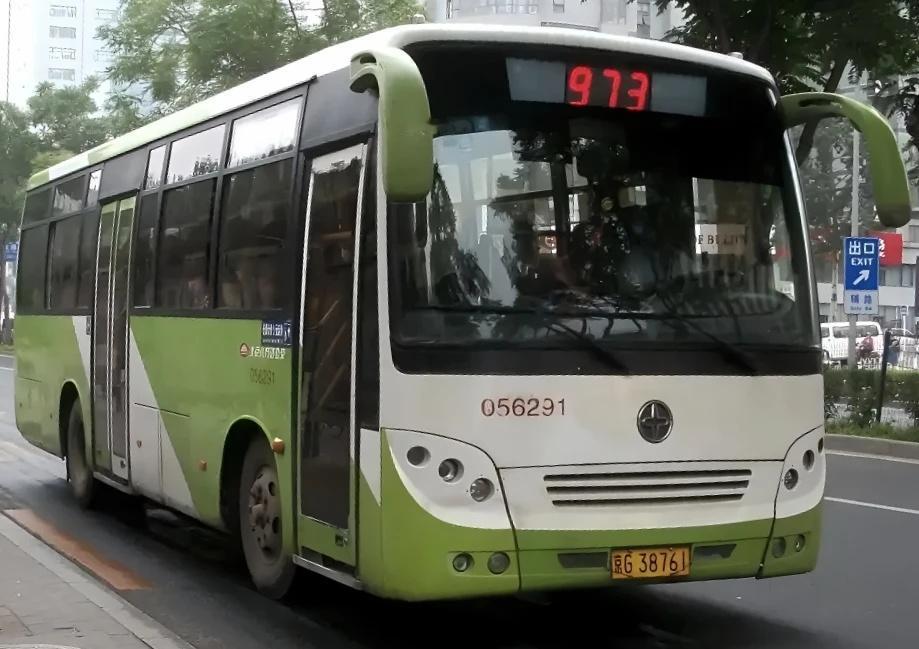 北京市公共汽车973路
苹果园地铁站——城铁上地站
途径:
苹果园  西黄村 巨