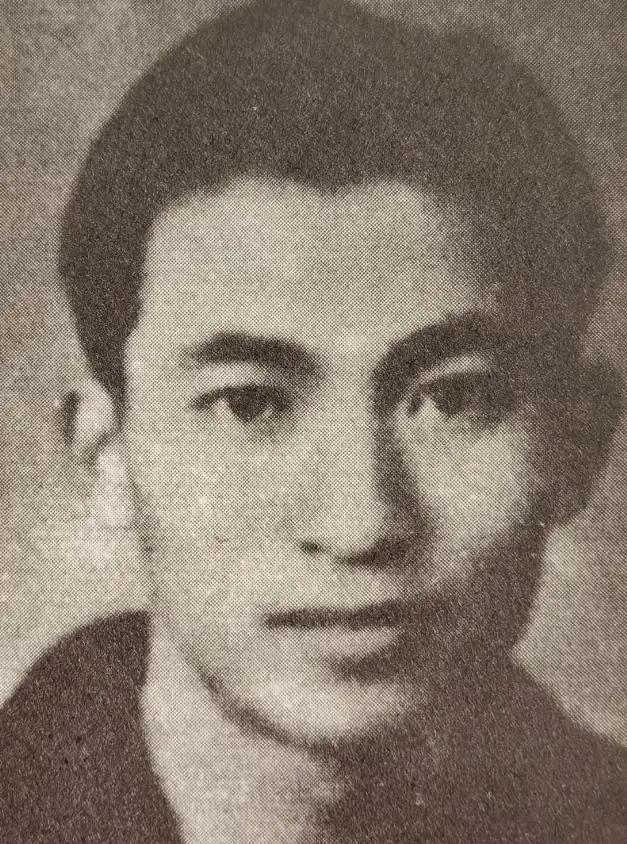 1949年，地下党员钟奇被捕，在刑场上身中27弹牺牲，几天后，他的妻子收到一个香