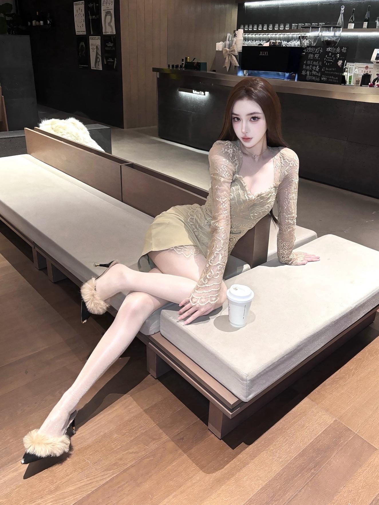 你身边好多人 没有我也不难过。