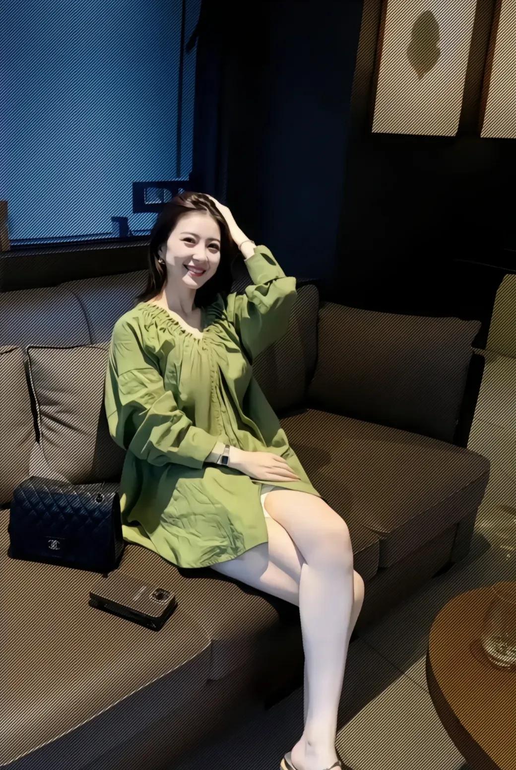 我喜欢别人的老婆，这显得我很不道德，可换个说法，我喜欢的人做了别人的老婆，是不是