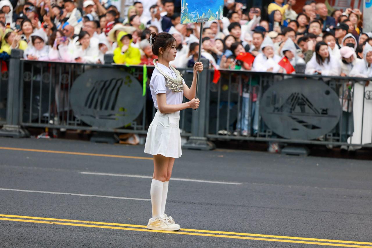 摄影，是与世界温柔的对视

很多人以为，摄影是拍大片、拍风景、拍网红打卡地。
但