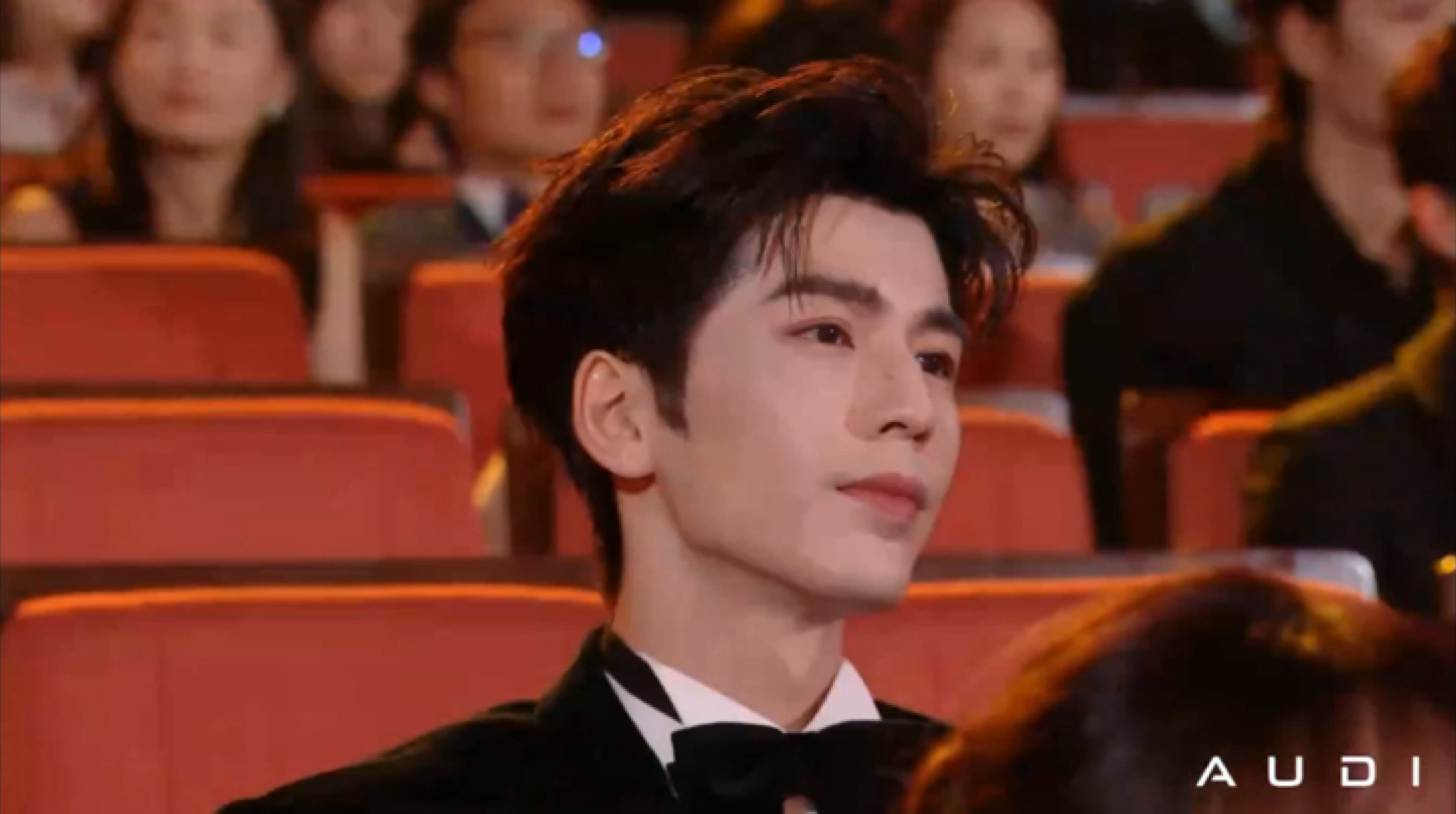 一闪而过的张凌赫好正啊。。。微博视界大会内场微博视界大会 ​​​