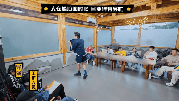 邓超鹿晗死嘴快憋啊哈哈哈哈哈五哈本来以为这场队内误伤能永久保密，不用当众解释尴尬