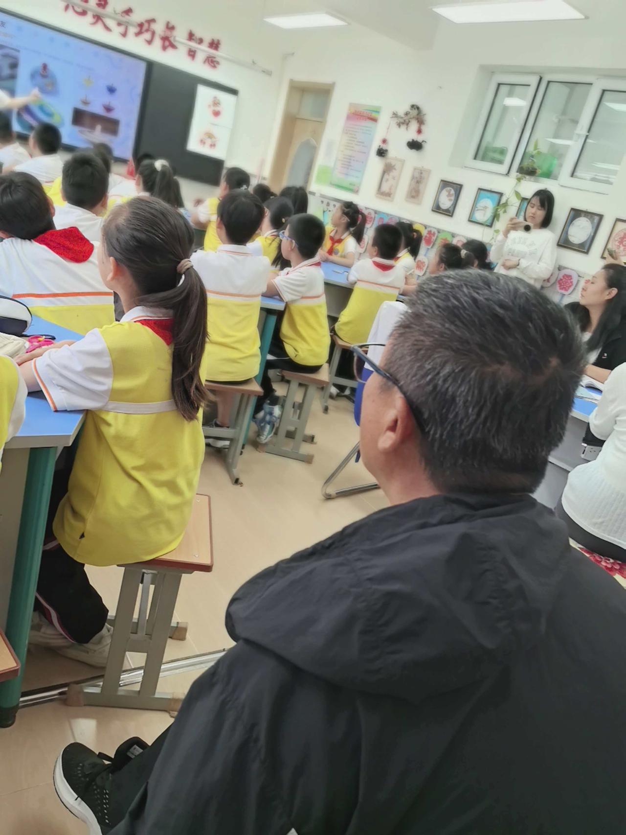 下基层调研时，一位校长跟我坦言了学校的真实处境：这原本是一所老牌名校，巅峰时期在
