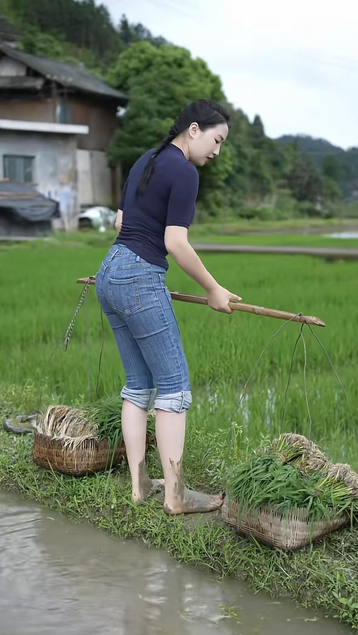 就业门槛低，适合大龄及低技能群体。环卫工作对文化程度和专业技能几乎没有要求，只要